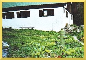 Bild: Zwischen Hütte und nebengelegener Hausstatt-Alm gibt es jetzt auch einen Hydranten