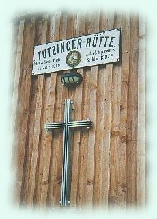 Bild: Schild Tutzinger Hütte und Kreuz